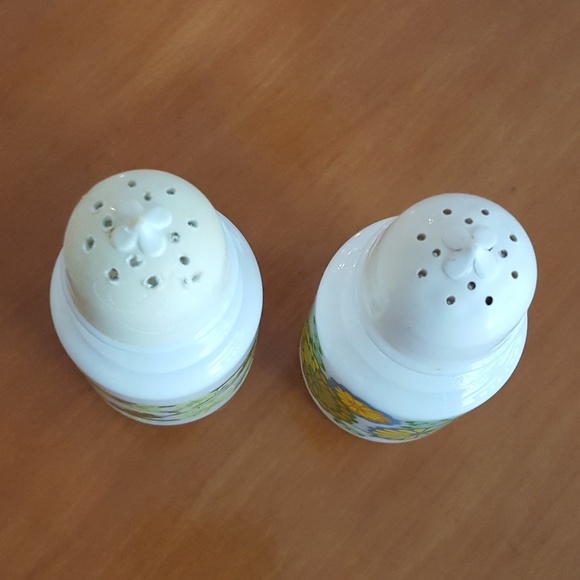 Vintage - 1950's Milk Glass Salt & Pepper Shakers - Picture 2 of 4
